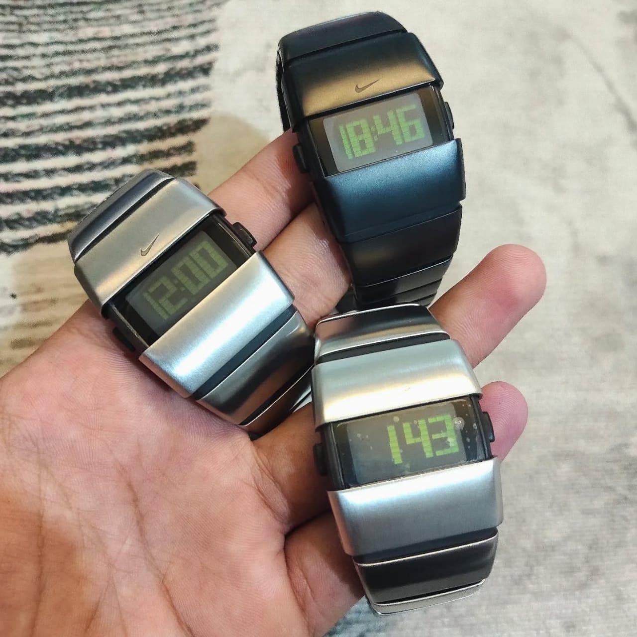 𝐍𝐢𝐤𝐞-𝐈𝐧𝐬𝐩𝐢𝐫𝐞𝐝 𝐃𝐢𝐠𝐢𝐭𝐚𝐥 𝐒𝐩𝐨𝐫𝐭𝐬 𝐖𝐚𝐭𝐜𝐡 – 𝐒𝐥𝐞𝐞𝐤 𝐌𝐞𝐭𝐚𝐥 𝐒𝐭𝐫𝐚𝐩 & 𝐋𝐄𝐃 𝐃𝐢𝐬𝐩𝐥𝐚𝐲